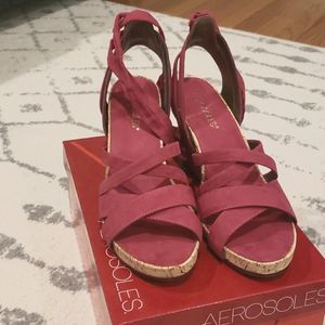 Aerosoles strappy suede wedge size 9 magenta